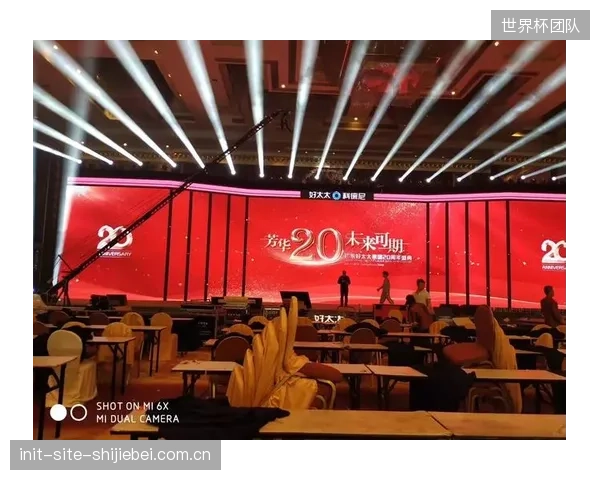 广州天河体育中心壁球馆的零碳改造中，预制化铝合金模块墙配合激光精密安装，显著降低了现场建造的能耗与废料